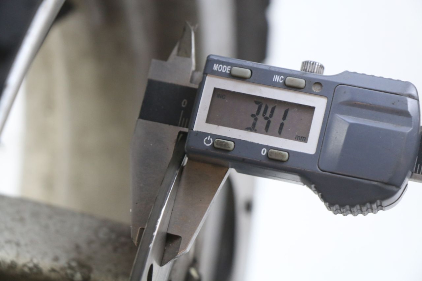 photo de LLANTA DELANTERA PEUGEOT VIVACITY NEW 2T 50 (2008 - 2017) - Zoom estado de uso