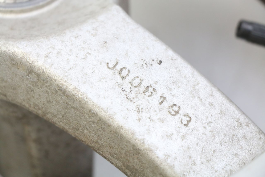 photo de LLANTA DELANTERA PEUGEOT VIVACITY NEW 2T 50 (2008 - 2017) - Primer plano técnico