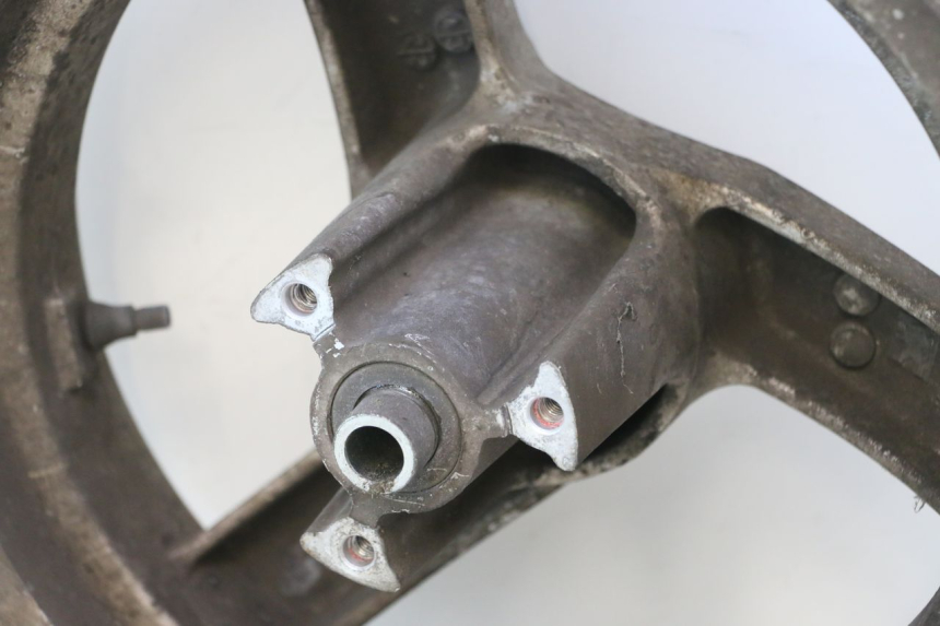 photo de LLANTA DELANTERA PEUGEOT VIVACITY NEW 2T 50 (2008 - 2017) - Estado de la superficie y material