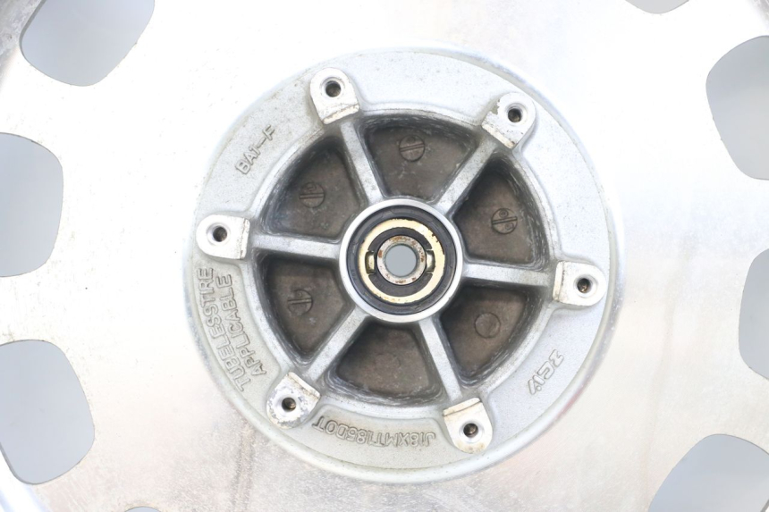 photo de RUEDA DELANTERA DAELIM VL DAYSTAR 125 (2000 - 2011) - Primer plano de alta resolución