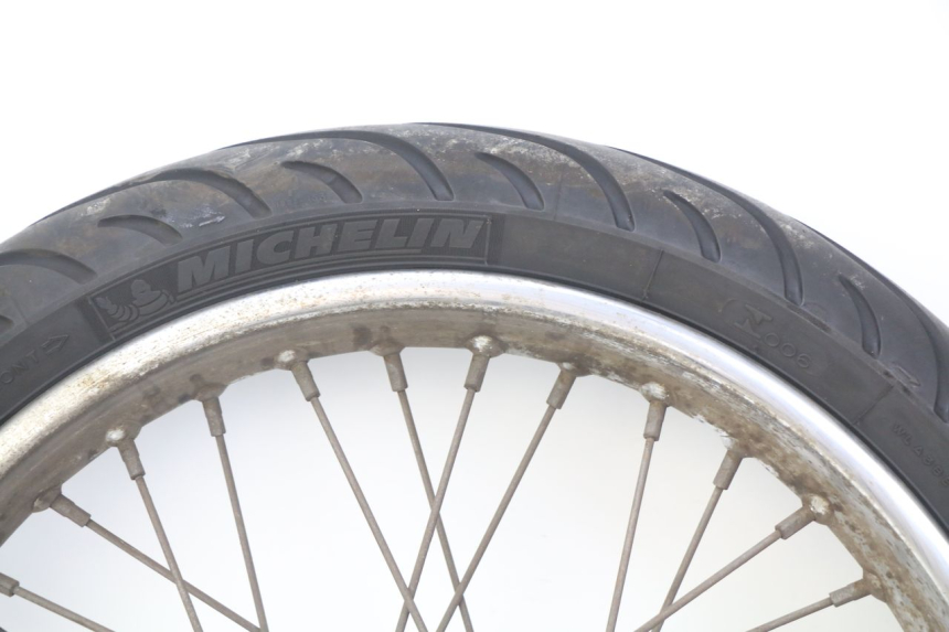 photo de LLANTA DELANTERA HONDA VT C SHADOW 125 (1999 - 2007) - Primer plano de alta resolución