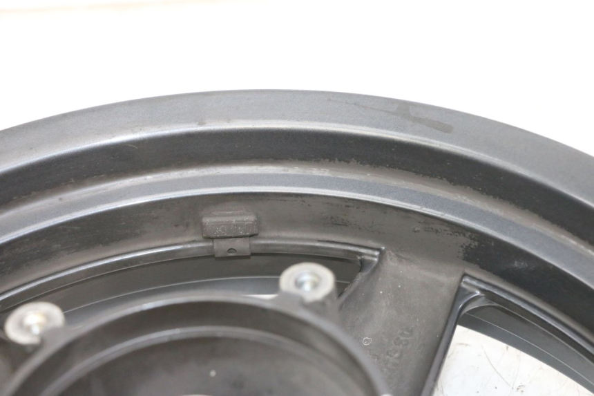 photo de LLANTA DELANTERA YAMAHA X-MAX XMAX 125 (2010 - 2013) - Primer plano de alta resolución