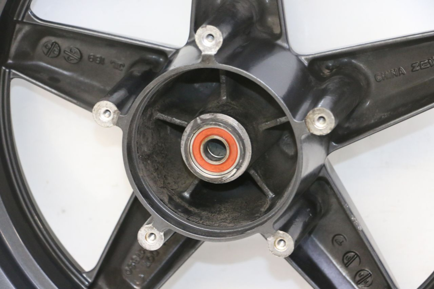 photo de LLANTA DELANTERA YAMAHA X-MAX XMAX 125 (2010 - 2013) - Zoom sobre los componentes