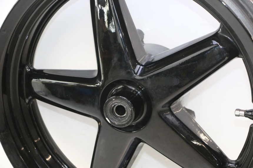 photo de LLANTA DELANTERA YAMAHA XMAX X-MAX 125 (2006 - 2009) - Enfoque en la estructura