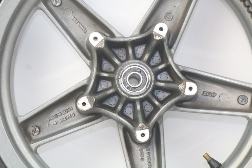 photo de LLANTA DELANTERA PIAGGIO X7 125 (2007 - 2013) - Características distintivas