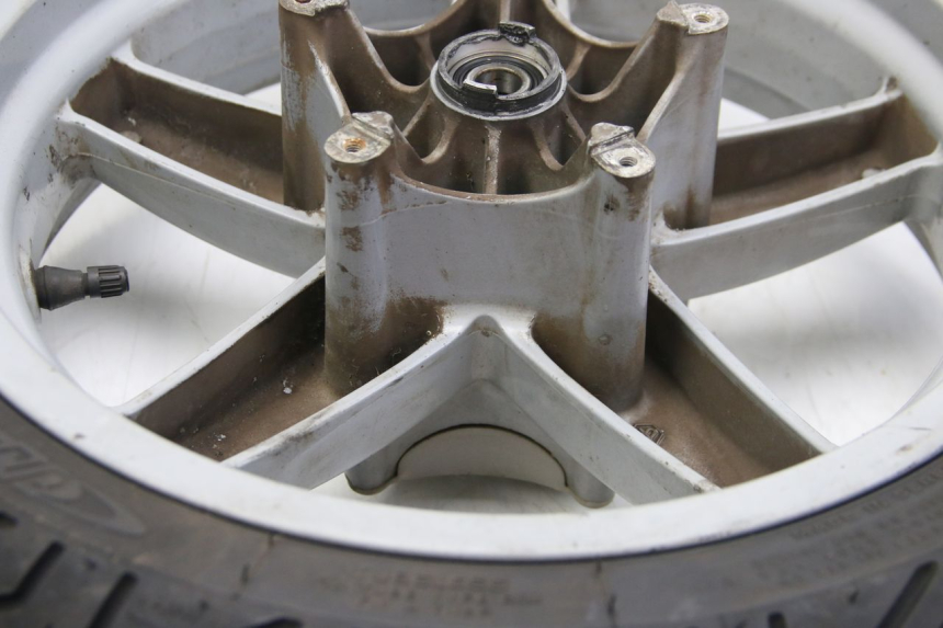 photo de LLANTA DELANTERA PIAGGIO X8 125 (2004 - 2007) - Detalles de los puntos de fijación