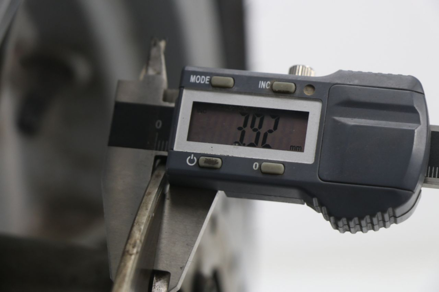 photo de LLANTA DELANTERA PIAGGIO X9 EVOLUTION 250 (2003 - 2007) - Primer plano técnico