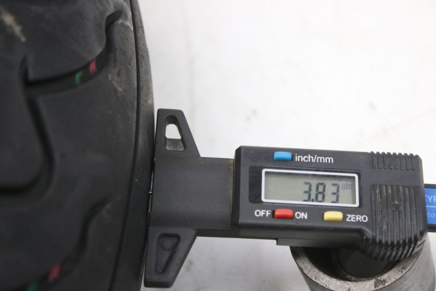 photo de LLANTA DELANTERA PIAGGIO X9 EVOLUTION 250 (2003 - 2007) - Primer plano de alta resolución