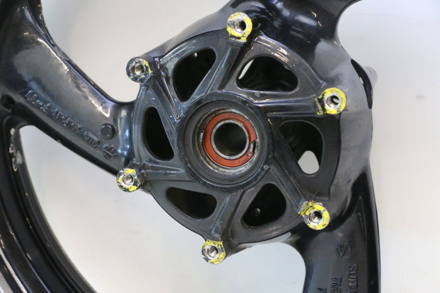 photo de LLANTA DELANTERA  YAMAHA XJR 1300 (1998 - 2002) - Enfoque en la estructura