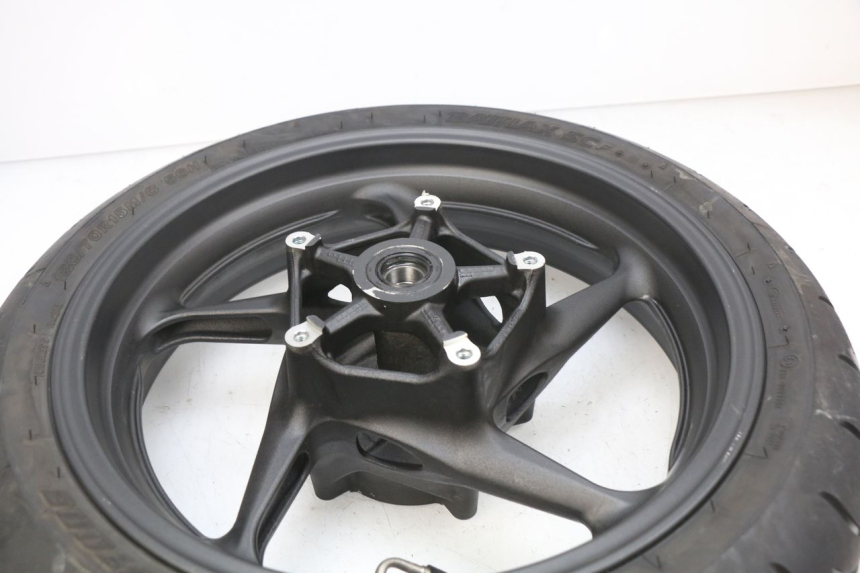 photo de LLANTA DELANTERA  YAMAHA XP T-MAX TMAX ABS 530 (2012 - 2015) - Detalles de los puntos de fijación