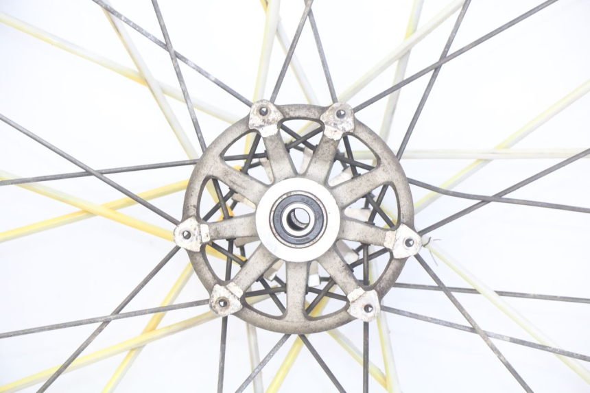 photo de LLANTA DELANTERA PEUGEOT XP6 50 (2006 - 2011) - Características distintivas