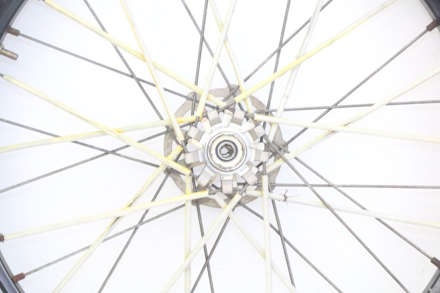 photo de LLANTA DELANTERA PEUGEOT XP6 50 (2006 - 2011) - Inspección visual detallada