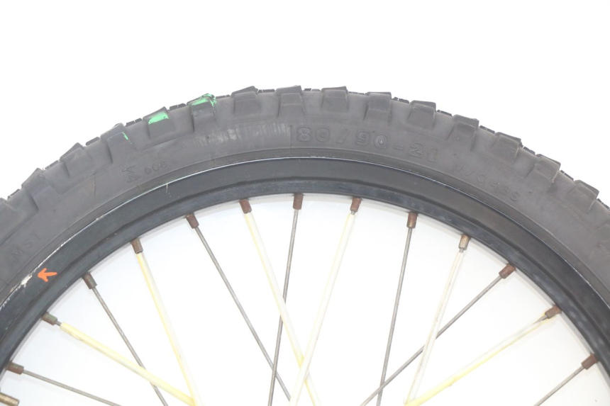 photo de LLANTA DELANTERA PEUGEOT XP6 50 (2006 - 2011) - Enfoque en la estructura