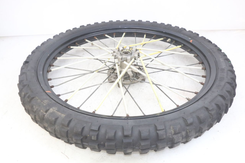 photo de LLANTA DELANTERA PEUGEOT XP6 50 (2006 - 2011) - Primer plano técnico