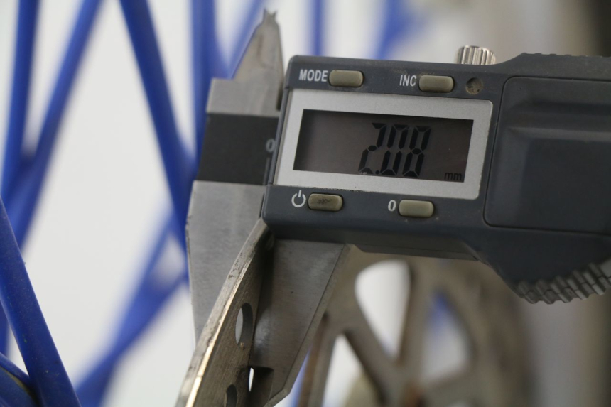 photo de LLANTA DELANTERA  YAMAHA YZ 125 (1998 - 2005) - Primer plano técnico