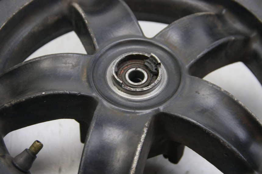 photo de LLANTA DELANTERA PIAGGIO ZIP 2T 50 (2009 - 2019) - Primer plano de alta resolución