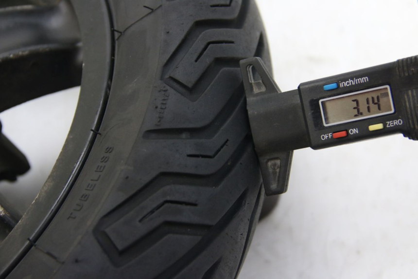 photo de LLANTA DELANTERA PIAGGIO ZIP 2T 50 (2009 - 2019) - Zoom estado de uso