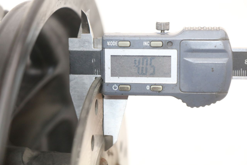 photo de LLANTA DELANTERA PIAGGIO ZIP 4T 50 (2018 - 2020) - Primer plano técnico