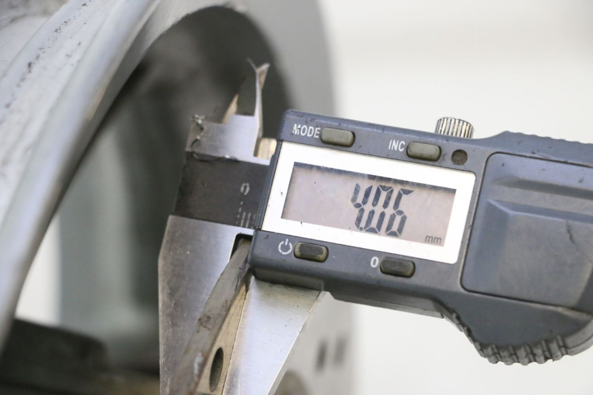 photo de LLANTA DELANTERA  PIAGGIO ZIP 4T 50 (2006 - 2017) - Detalle de la pieza