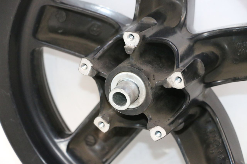 photo de LLANTA DELANTERA  PIAGGIO ZIP IGET 4T 50 (2021 - 2023) - Primer plano técnico