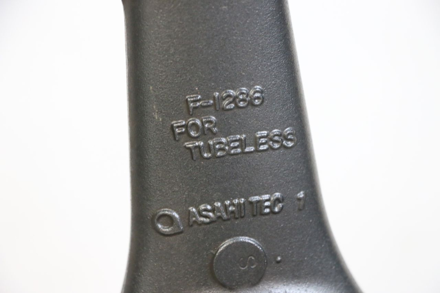 photo de LLANTA DELANTERA  KAWASAKI ZR 7 750 (1999 - 2004) - Otra perspectiva