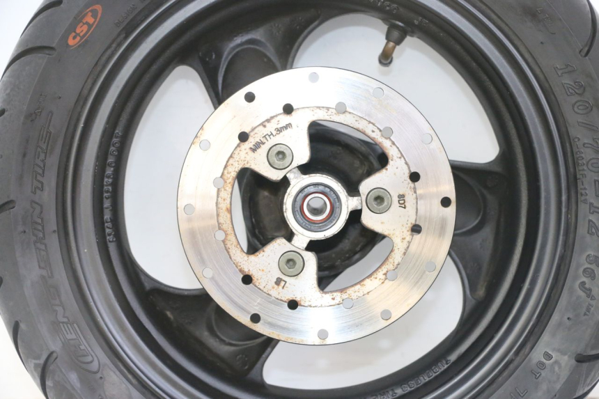 photo de LLANTA DELANTERA Y NEUMÁTICO KYMCO AGILITY 4T 50 (2005 - 2018) - Características distintivas