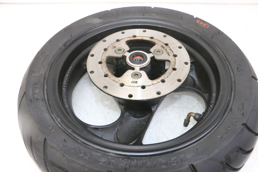 photo de LLANTA DELANTERA Y NEUMÁTICO KYMCO AGILITY 4T 50 (2005 - 2018) - Detalles de los puntos de fijación