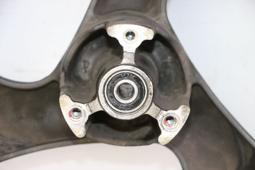 photo de LLANTA DELANTERA Y NEUMÁTICO KYMCO AGILITY 4T 50 (2005 - 2018) - Zoom sobre los componentes