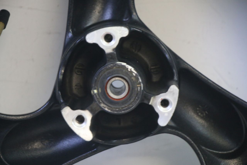 photo de LLANTA DELANTERA Y NEUMÁTICO KYMCO AGILITY 4T 50 (2018 - 2022) - Recambio usado revisado