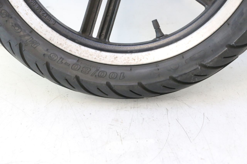 photo de LLANTA DELANTERA Y NEUMÁTICO KYMCO AGILITY CITY 16P 125 (2015 - 2024) - Detalles de los puntos de fijación