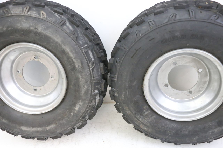 photo de LLANTA DELANTERA Y NEUMÁTICO ANGELL ENFANT 1 - Detalles de los puntos de fijación