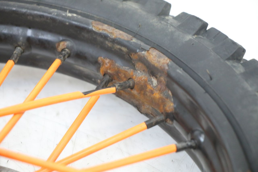 photo de LLANTA DELANTERA Y NEUMÁTICO APOLLO RFZ 125 - Otra vista del artículo