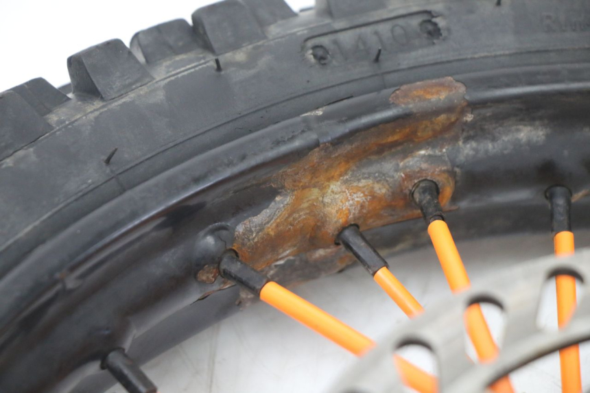 photo de LLANTA DELANTERA Y NEUMÁTICO APOLLO RFZ 125 - Otra perspectiva