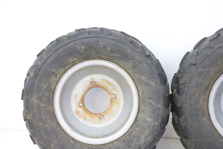 photo de LLANTA DELANTERA Y NEUMÁTICO KEROX BAZOOKA 110 - Primer plano técnico