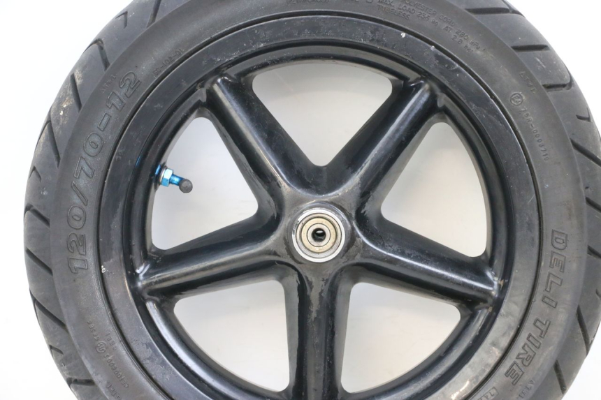 photo de LLANTA DELANTERA Y NEUMÁTICO MBK BOOSTER SPIRIT 50 (2004 - 2017) - Primer plano de alta resolución