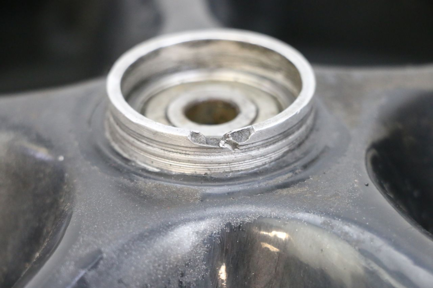 photo de LLANTA DELANTERA Y NEUMÁTICO MBK BOOSTER SPIRIT 50 (2004 - 2017) - Detalles de los puntos de fijación