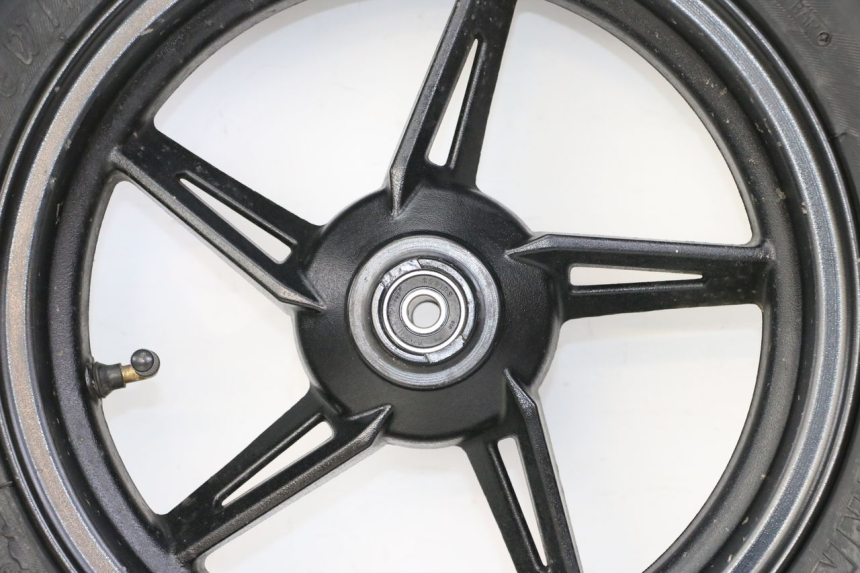 photo de LLANTA DELANTERA Y NEUMÁTICO TNT MOTOR BOSTON 4T 50 (2018 - 2025) - Características distintivas