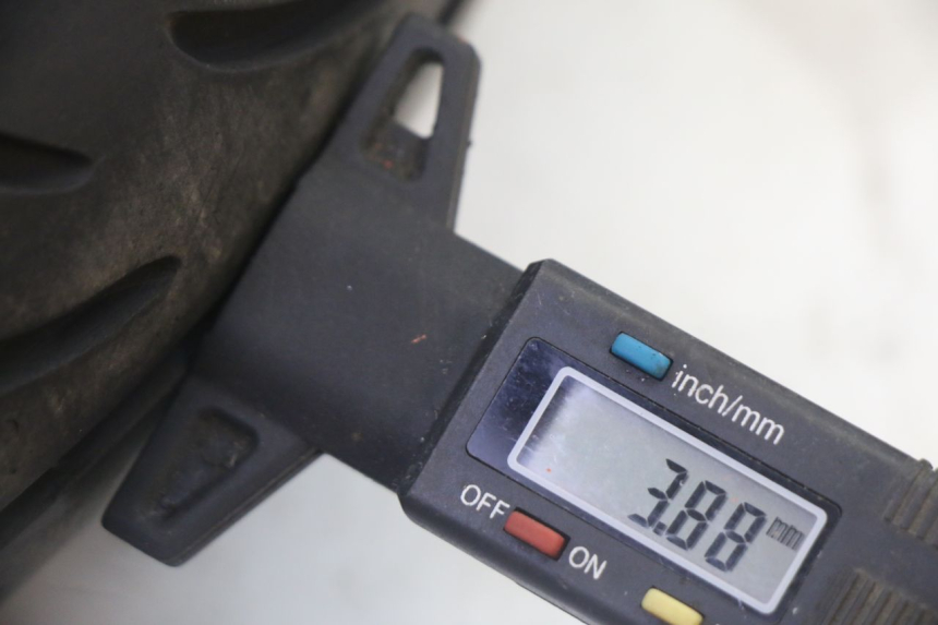 photo de LLANTA DELANTERA Y NEUMÁTICO SUZUKI BURGMAN 125 (2007 - 2014) - Enfoque en la estructura