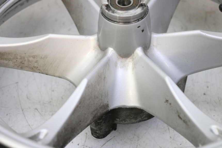 photo de LLANTA DELANTERA Y NEUMÁTICO SUZUKI BURGMAN 125 (2007 - 2014) - Zoom estado de uso