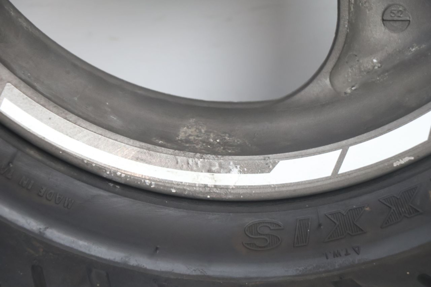 photo de LLANTA DELANTERA Y NEUMÁTICO TGB CITY RS 50 (2011 - 2016) - Zoom sobre los componentes