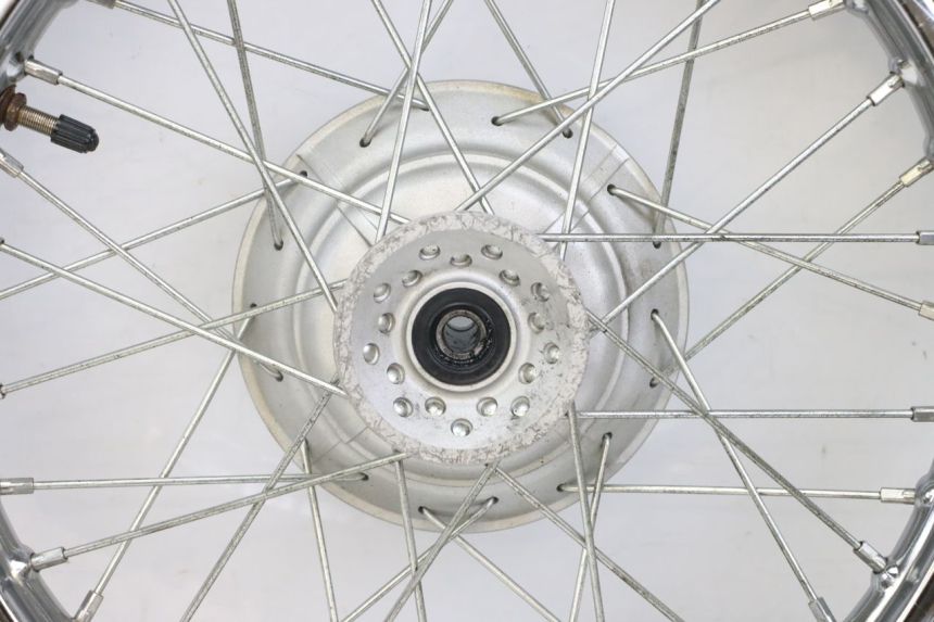 photo de LLANTA DELANTERA Y NEUMÁTICO HONDA CRF-F CRF F 110 (2019 - 2022) - Primer plano de alta resolución