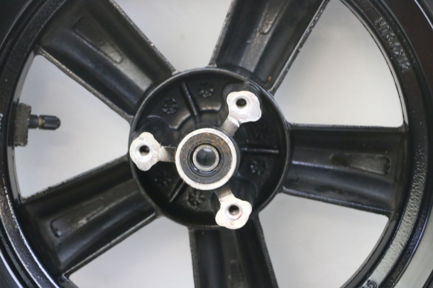 photo de LLANTA DELANTERA Y NEUMÁTICO SYM CROX 4T 50 (2016 - 2023) - Zoom sobre los componentes