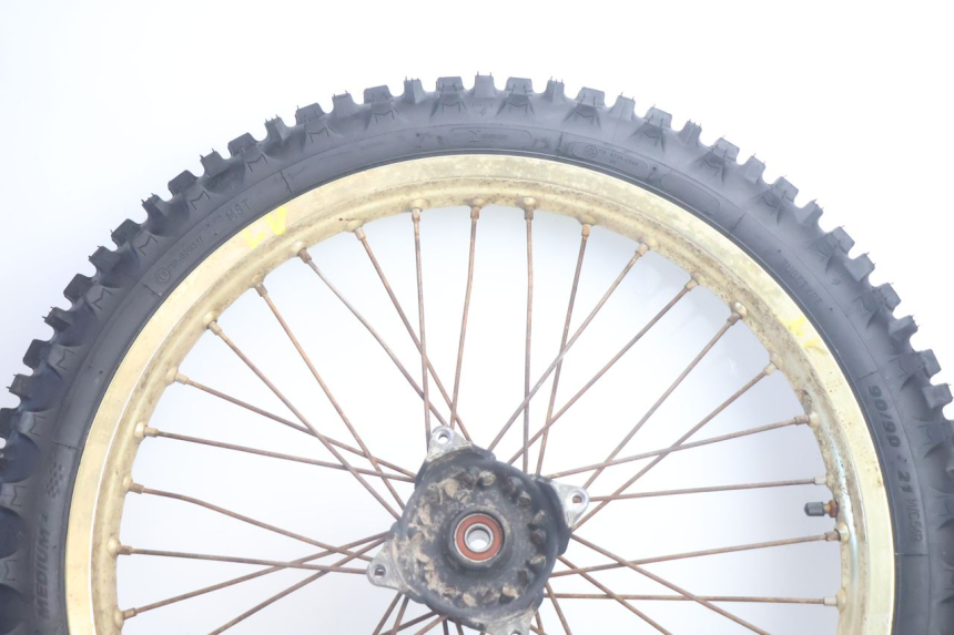 photo de LLANTA DELANTERA Y NEUMÁTICO SUZUKI DR S 600 (1985 - 1989) - Características distintivas