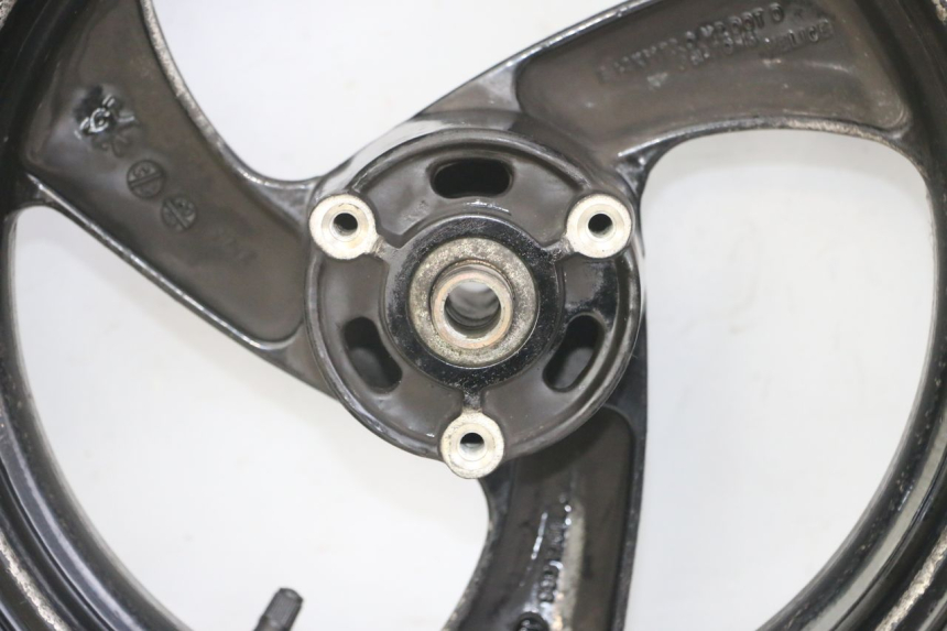 photo de LLANTA DELANTERA Y NEUMÁTICO PEUGEOT ELYSTAR 50 (2002 - 2014) - Primer plano de alta resolución