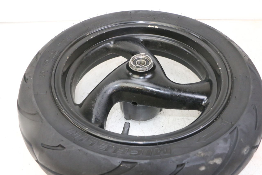 photo de LLANTA DELANTERA Y NEUMÁTICO PEUGEOT ELYSTAR 50 (2002 - 2014) - Primer plano técnico