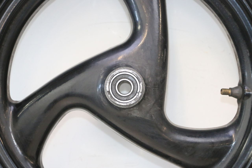 photo de LLANTA DELANTERA Y NEUMÁTICO PEUGEOT ELYSTAR 50 (2002 - 2014) - Enfoque en la estructura