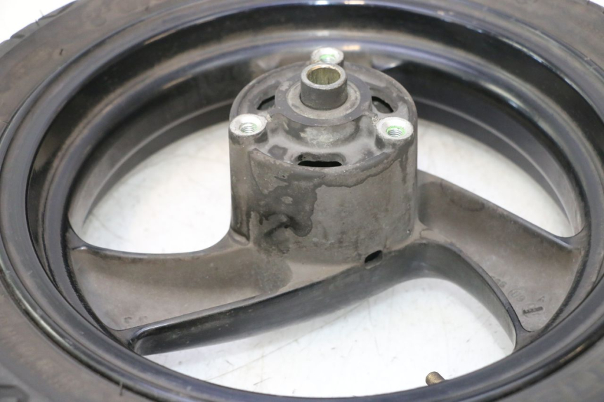 photo de LLANTA DELANTERA Y NEUMÁTICO PEUGEOT ELYSTAR 50 (2002 - 2014) - Primer plano técnico