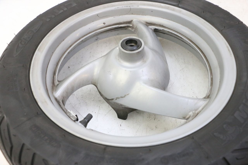 photo de LLANTA DELANTERA Y NEUMÁTICO HONDA FES S-WING SWING ABS 125 (2007 - 2015) - Otra perspectiva