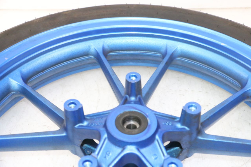 photo de LLANTA DELANTERA Y NEUMÁTICO STAHO FH 50 (2018 - 2019) - Estado de la superficie y material