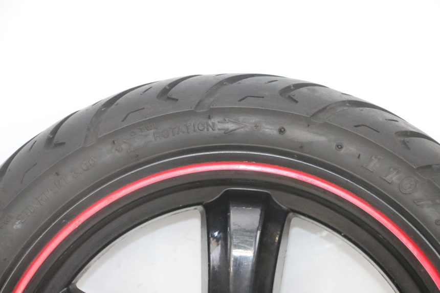 photo de LLANTA DELANTERA Y NEUMÁTICO SYM FIDDLE 3 III 50 (2014 - 2020) - Primer plano de alta resolución